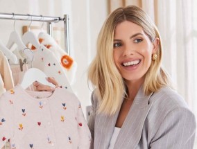 Mollie King推出了她的新款婴儿服装系列，价格从6英镑起